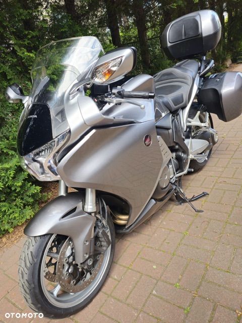 Honda VFR - 12