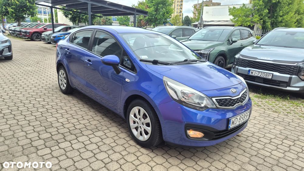 Kia Rio 1.2 L - 8