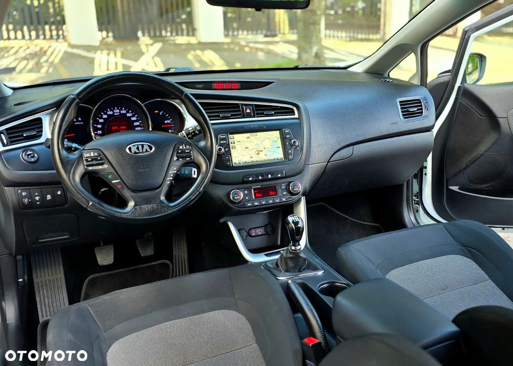 Kia Ceed 1.6 CRDi 136 ISG Dream Team Edition - 22