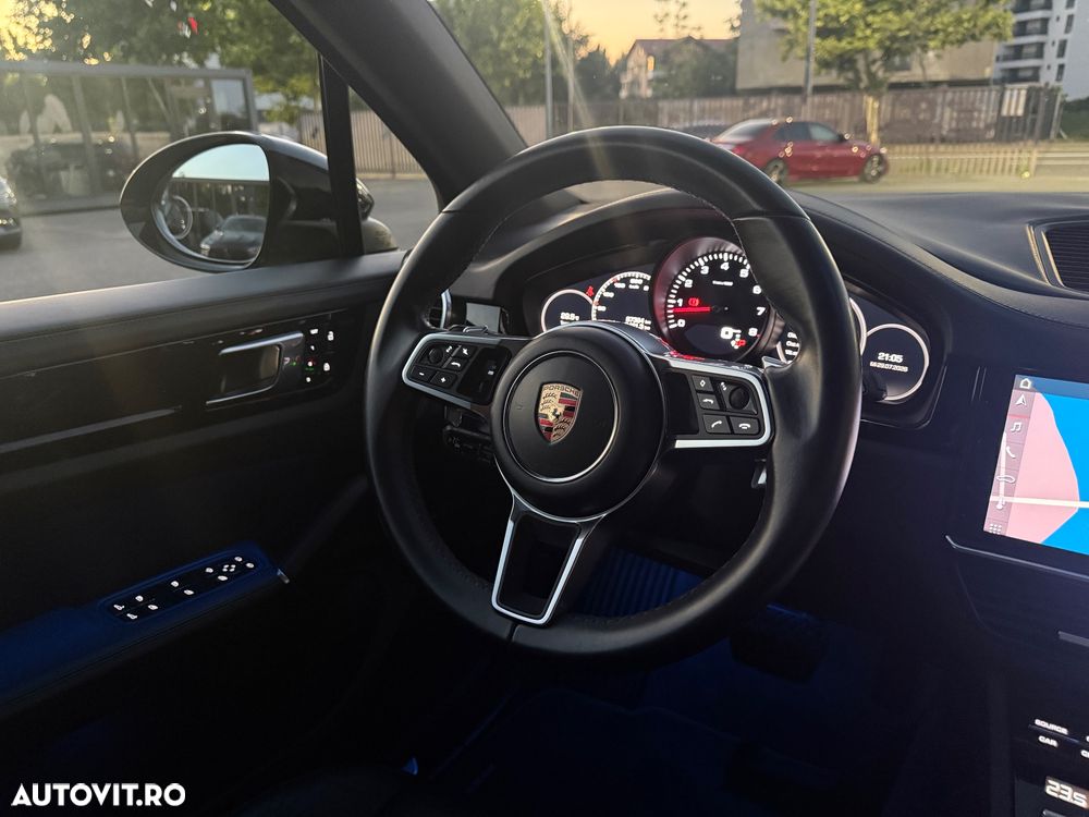 Porsche Cayenne - 22