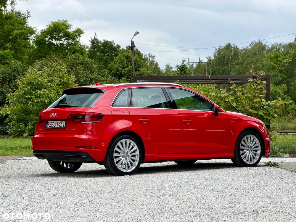 Audi A3 Sportback 1.4 TFSI E-tron Ambiente e-S tronic - 11
