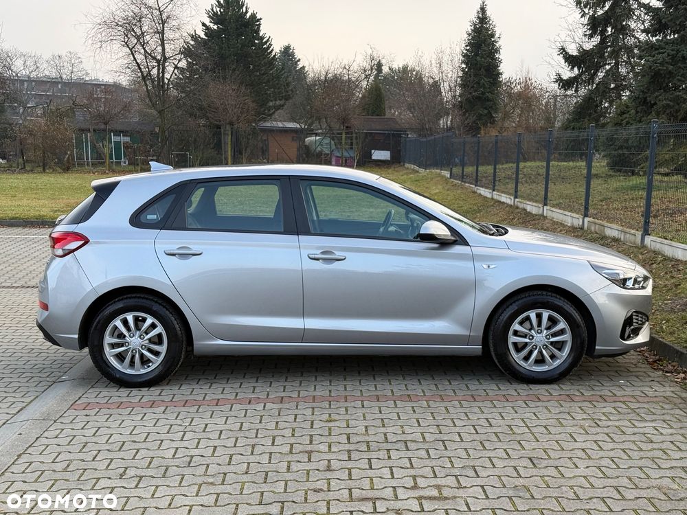 Hyundai i30 1.5 DPI Classic + - 26