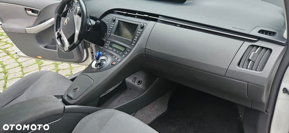 Toyota Prius 1.8 HSD Sol - 16