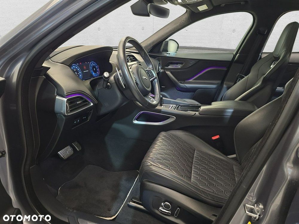 Jaguar F-Pace - 11