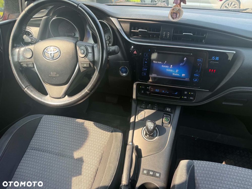 Toyota Auris Hybrid 135 Dynamic - 11