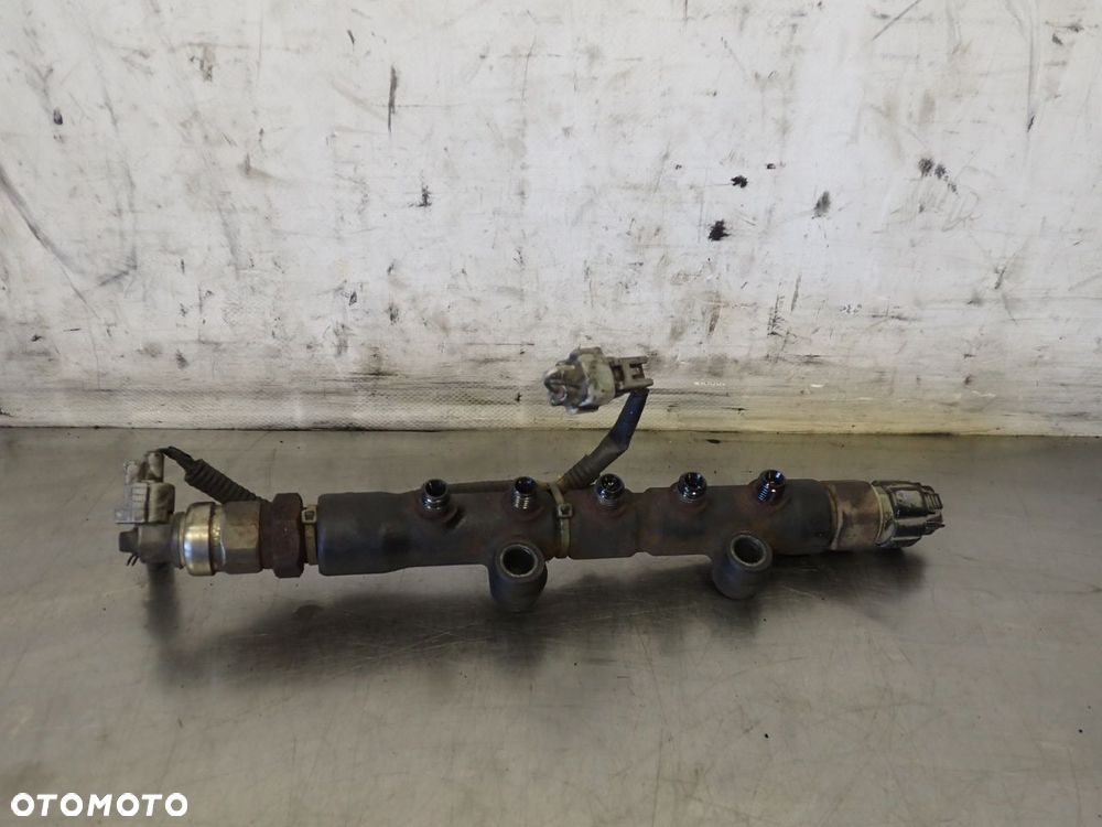 LISTWA WTRYSKOWA TOYOTA COROLLA E12 2.0 - 2