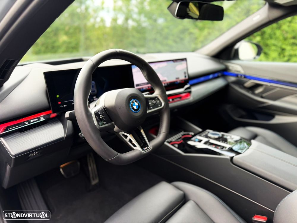 BMW i5 - 13