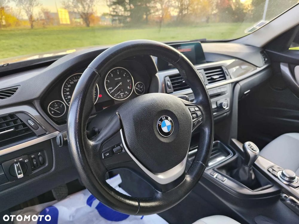 BMW Seria 3 318d Blue Performance - 22