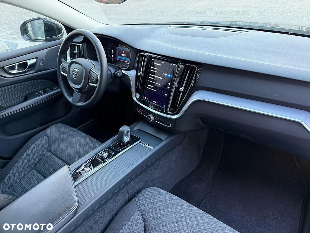 Volvo V60 B3 B Plus Dark - 32