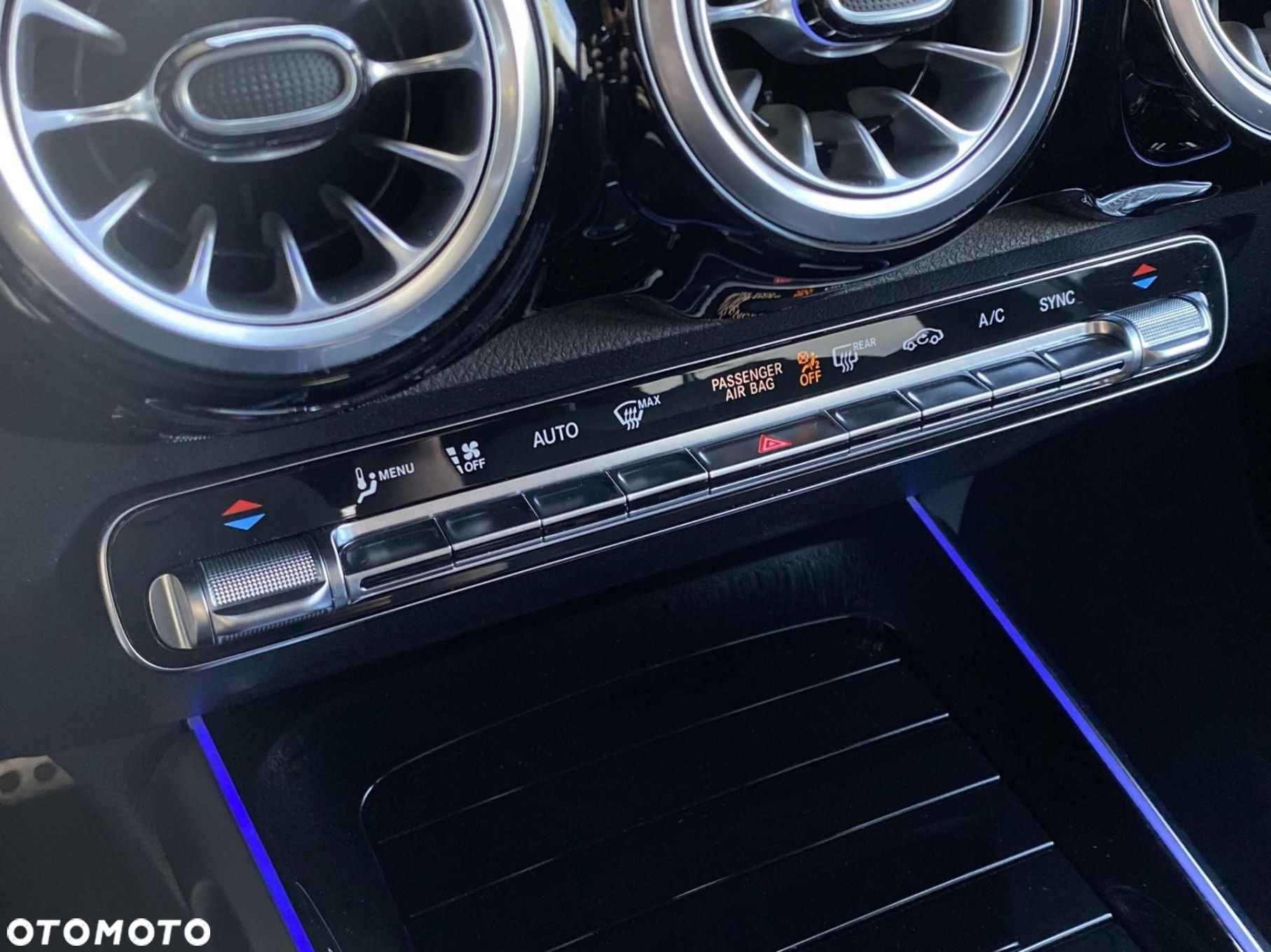 Mercedes-Benz GLB - 15