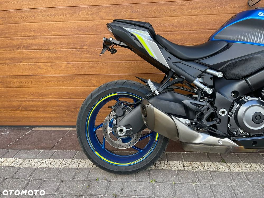 Suzuki GSX 1000 - 3