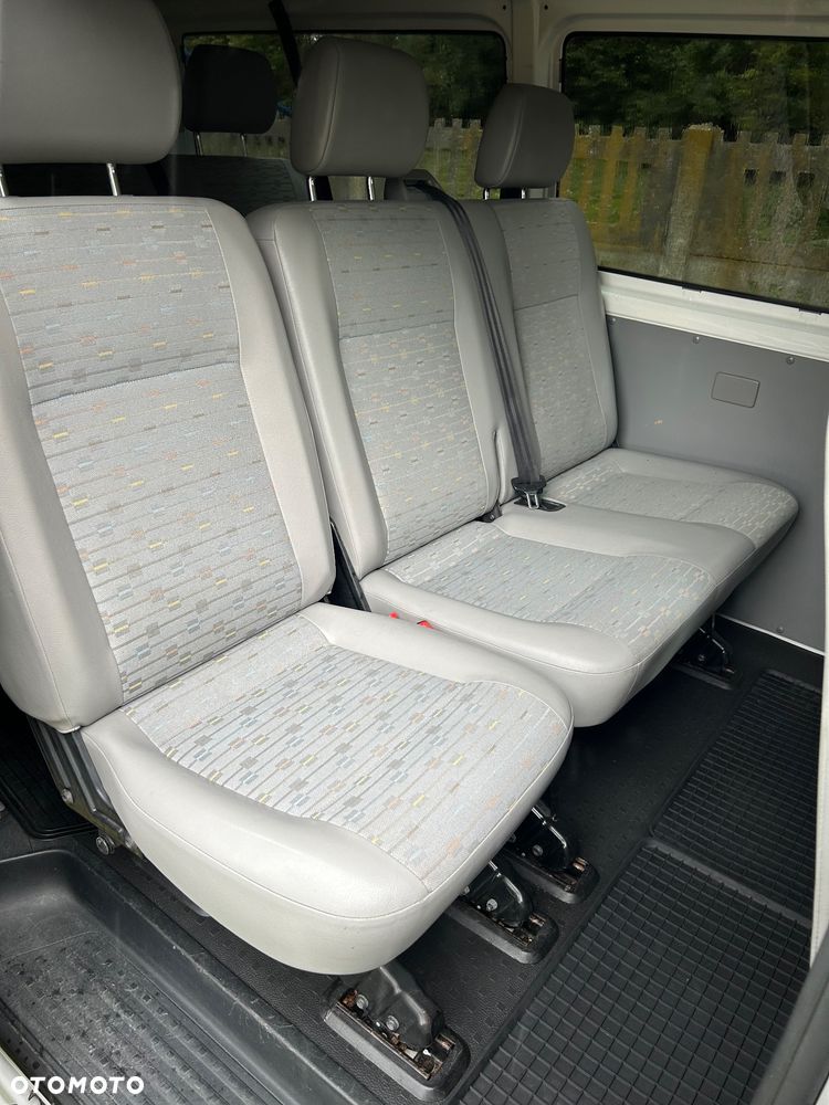 Volkswagen Caravelle - 6