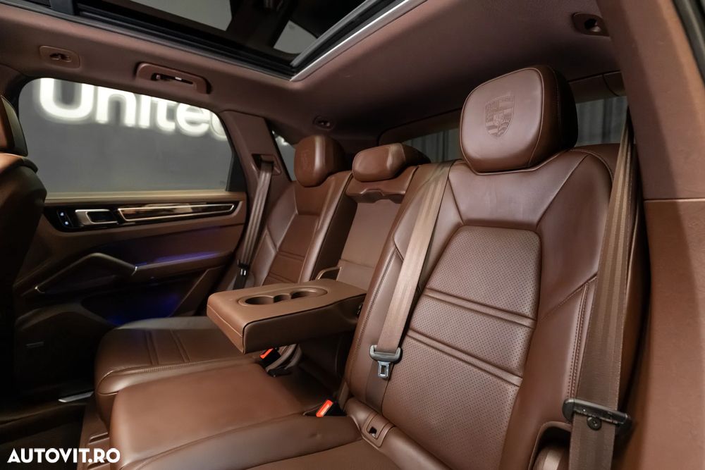 Porsche Cayenne - 32