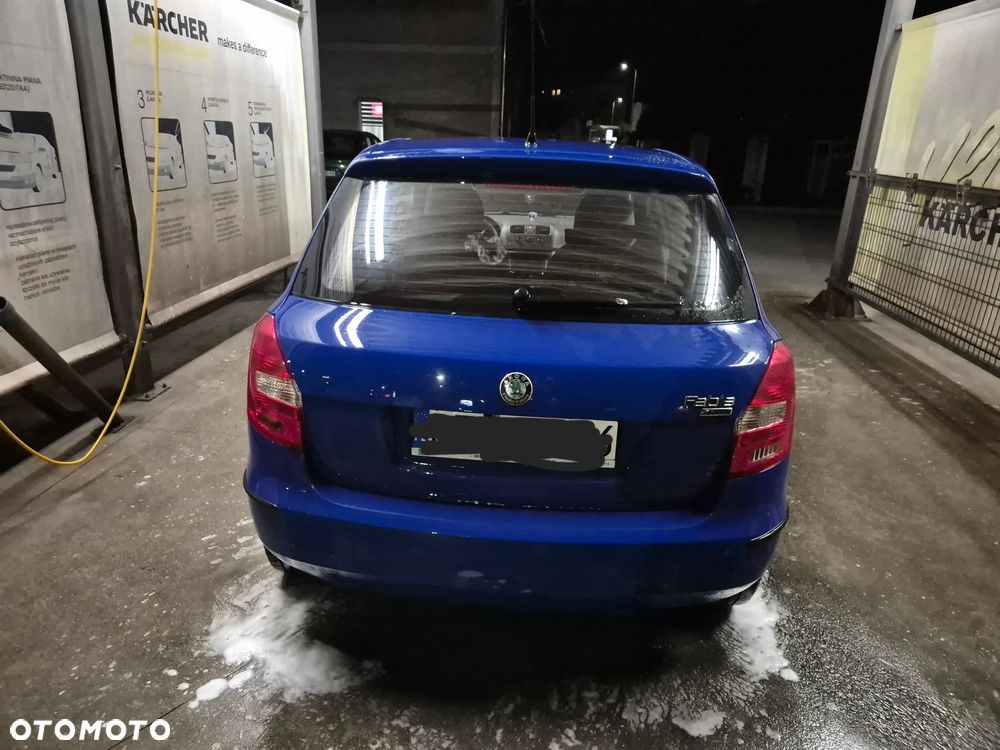 Skoda Fabia 2009 photo 2