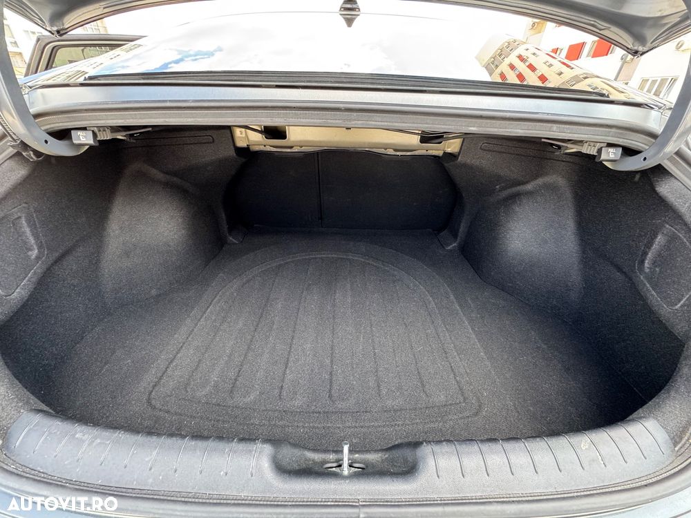 Hyundai Elantra 1.6 l 123 CP CVT Highway - 12