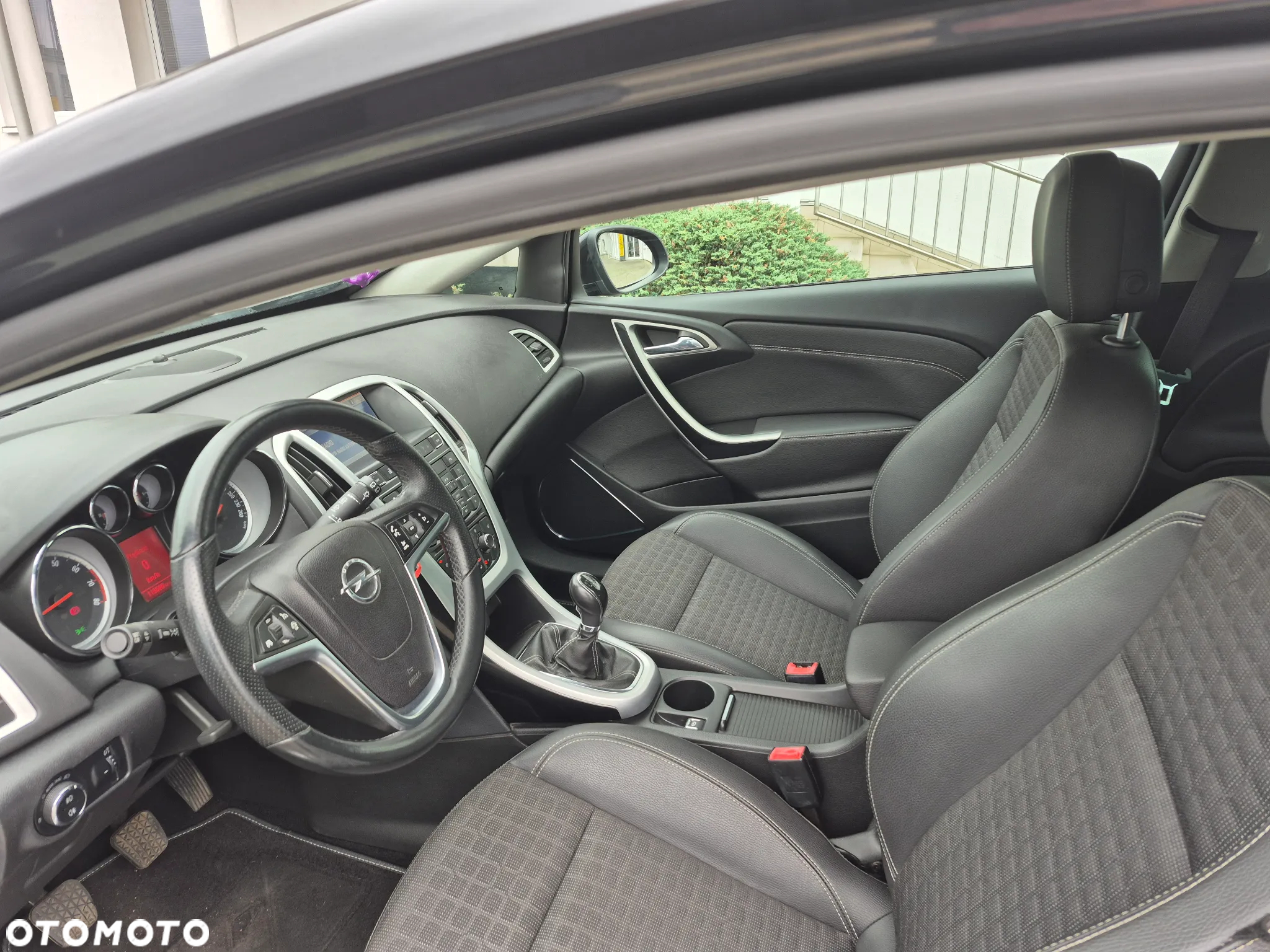 Opel Astra IV GTC 1.6 T Sport - 14