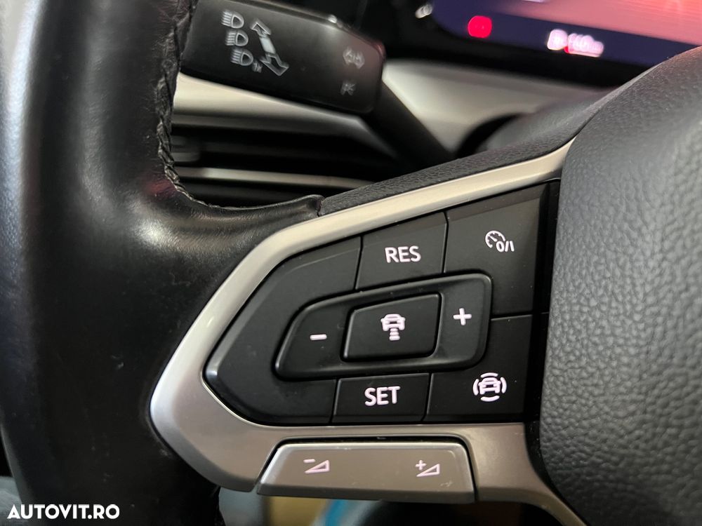 Volkswagen Golf 2.0 TDI SCR Life - 24