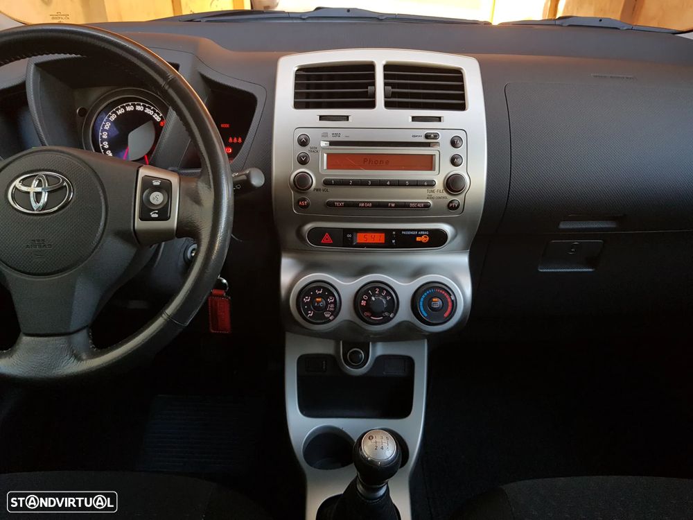 Toyota Urban Cruiser 1.33 VVT-i Sol - 14