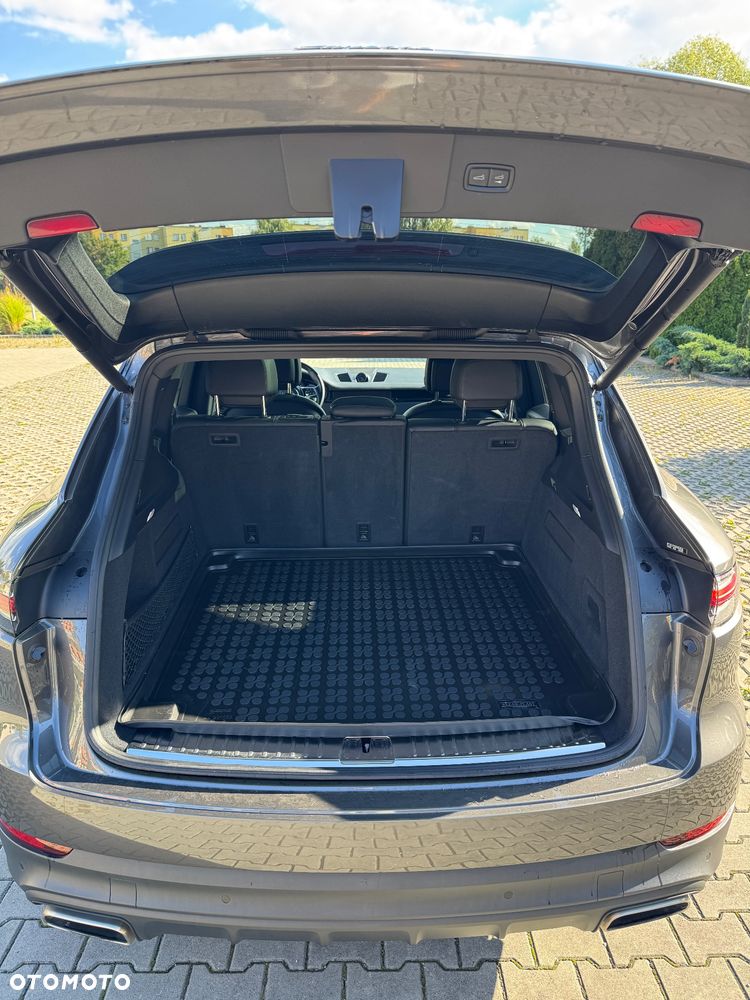 Porsche Cayenne - 21