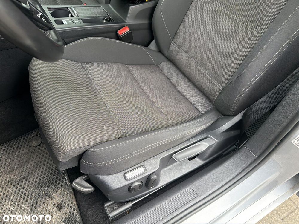 Volkswagen Passat 2.0 TDI SCR Comfortline DSG - 13