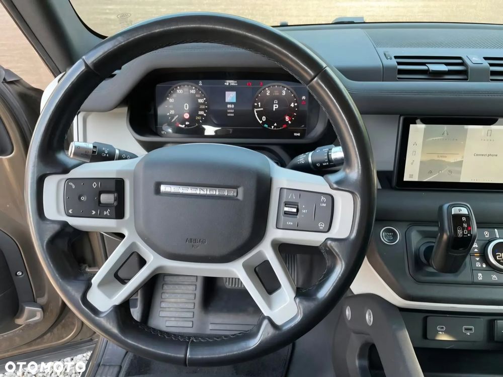 Land Rover Defender - 21