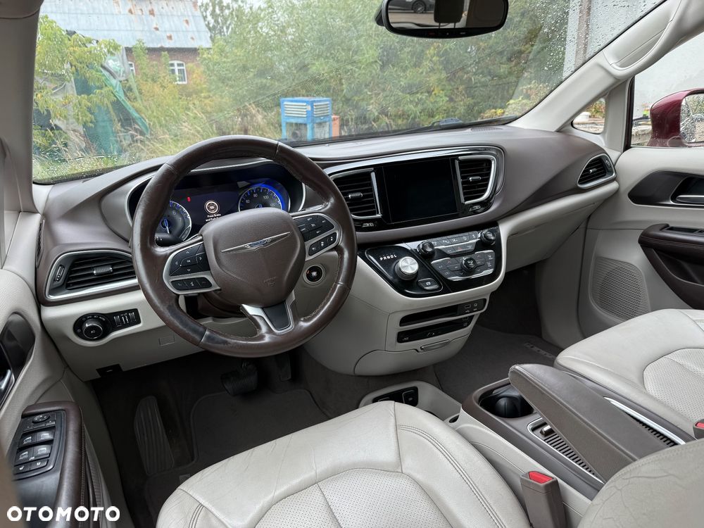 Chrysler Pacifica - 17
