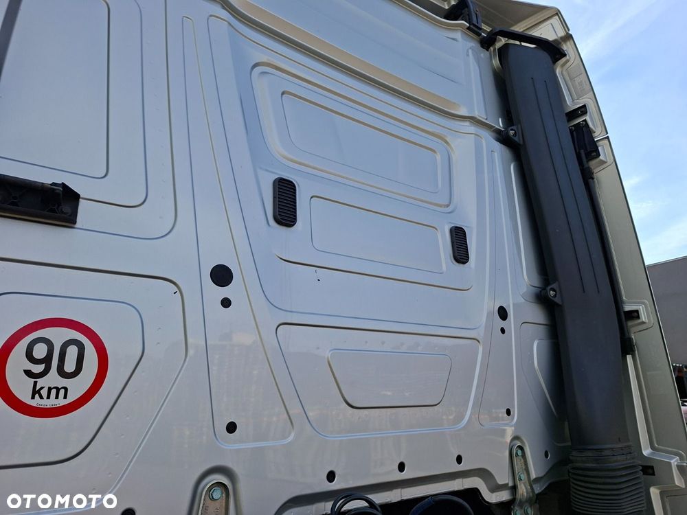 Versalift Actros 1845 - 38