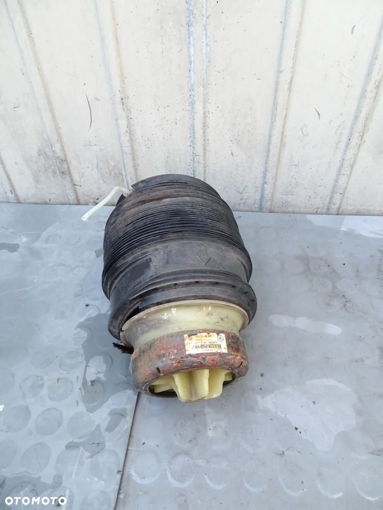 E KLASA W212 Poduszka zawieszenia miech prawy 2123204025 - 5