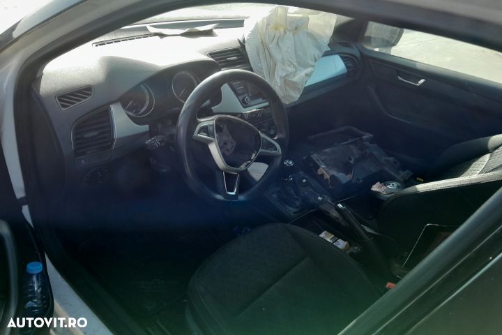 Grila bara fata centru 6V0853665 6V0853665 Skoda Fabia NJ [2014 - 201 - 7