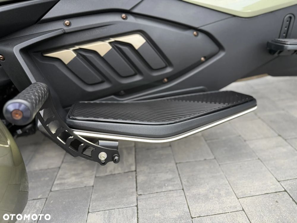 Can-Am Spyder - 36