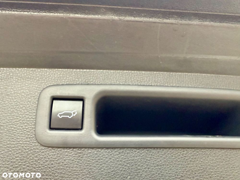 Toyota Highlander 2.5 Hybrid Executive - 23