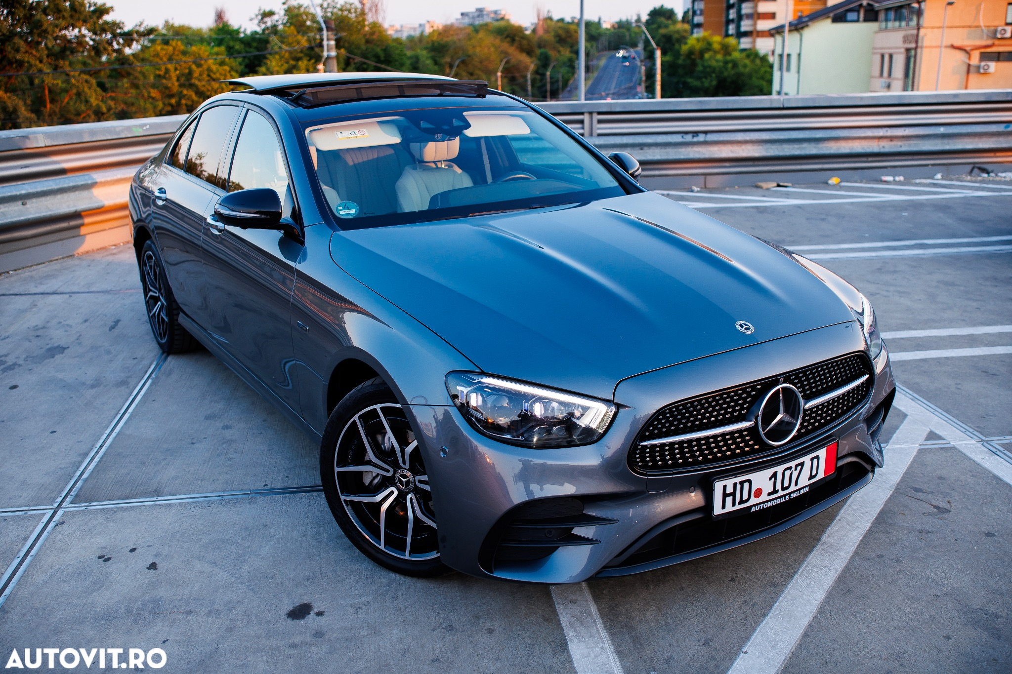 Mercedes-Benz E 300 de 4Matic 9G-TRONIC AMG Line - 2