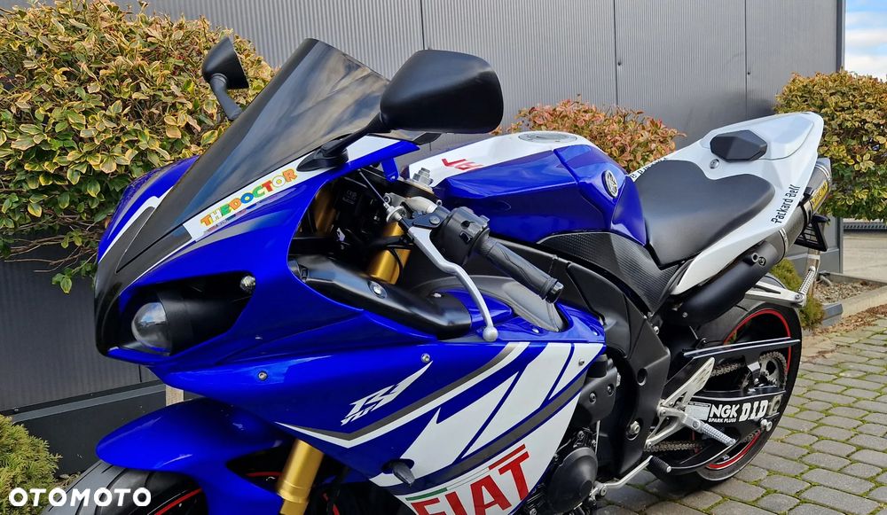 Yamaha R1 - 24