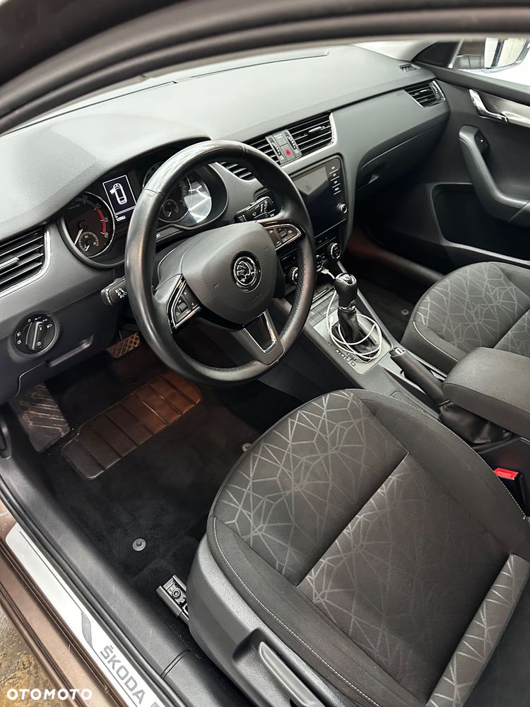 Skoda Octavia 2.0 TSI Clever DSG - 6