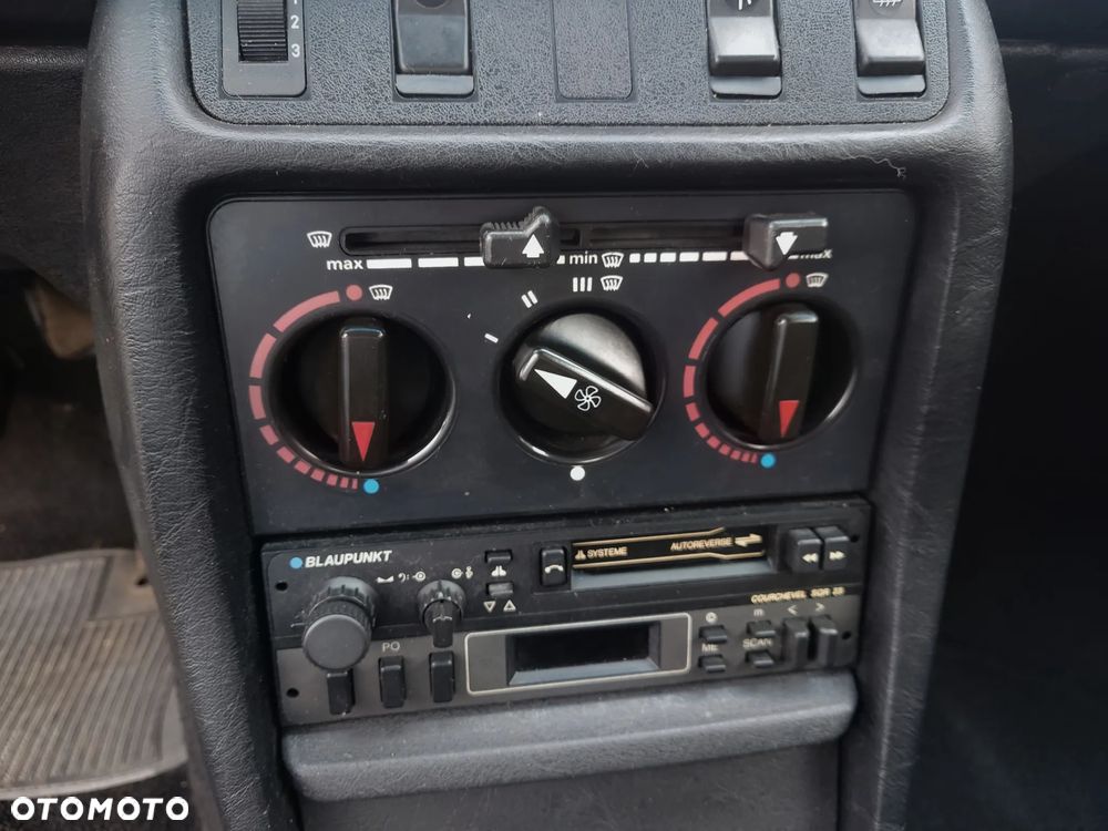 Mercedes-Benz W123 - 12
