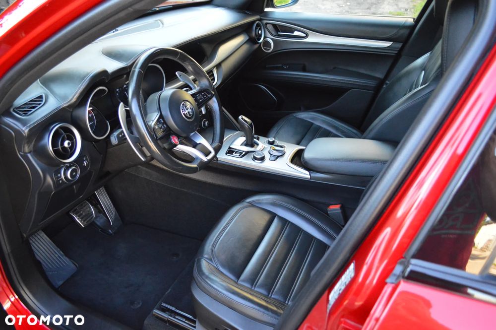 Alfa Romeo Stelvio 2.0 Turbo Veloce TI Q4 - 16