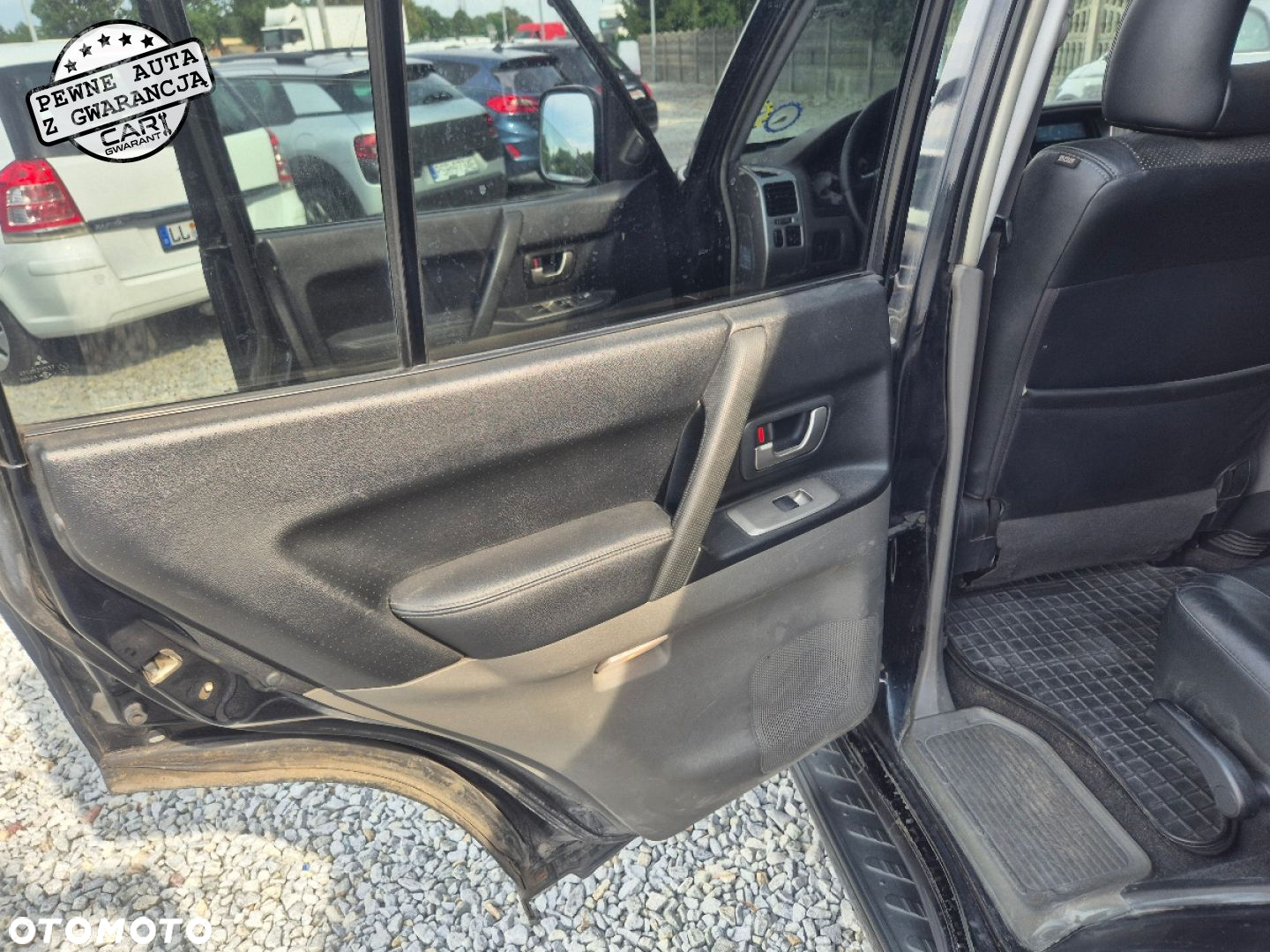 Mitsubishi Pajero - 13