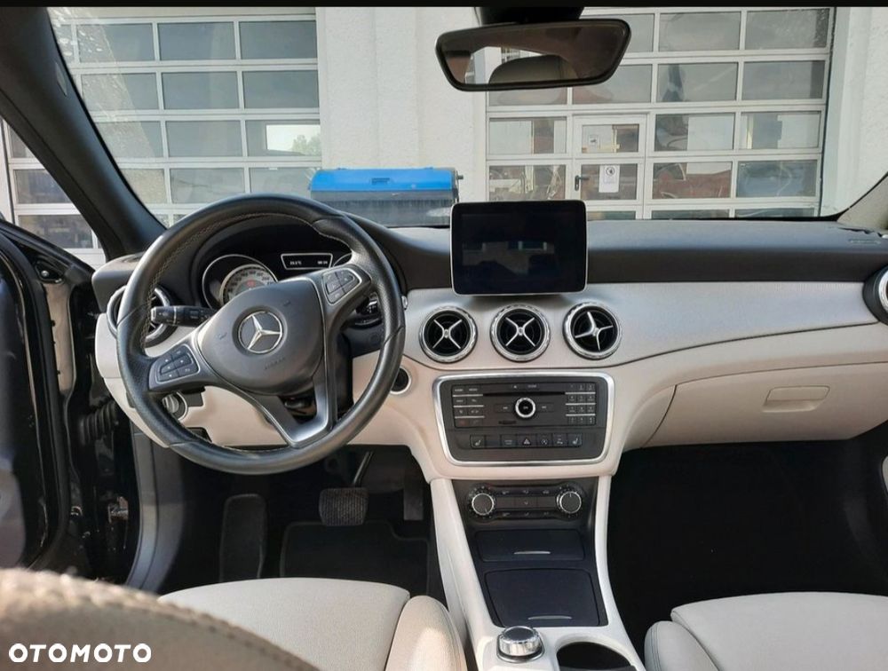 Mercedes-Benz GLA 200 7G-DCT Style - 4