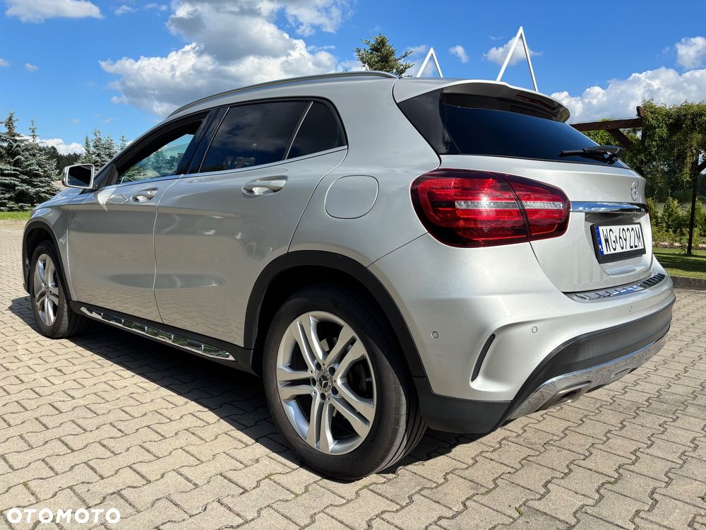 Mercedes-Benz GLA 250 4Matic 7G-DCT AMG Line - 10