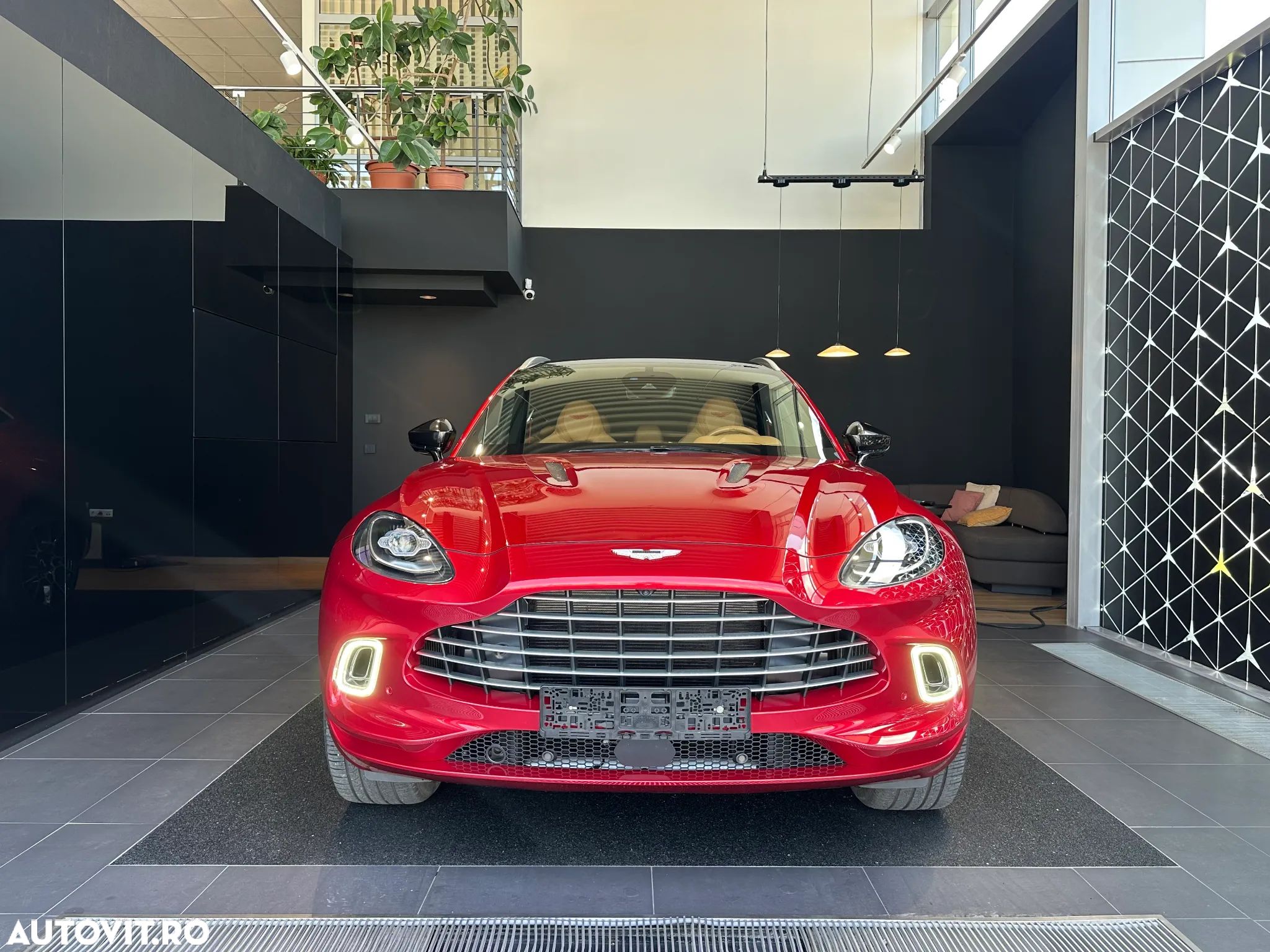 Aston Martin DBX - 1