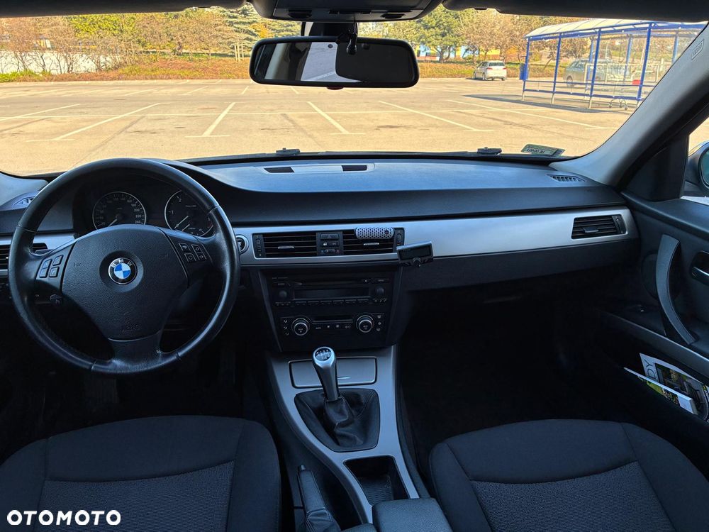 BMW Seria 3 318d - 10
