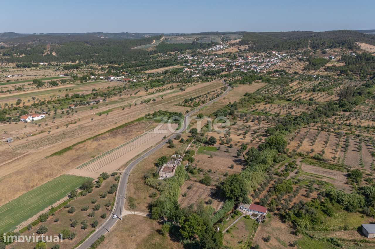 Propriedade c/ mais de 4ha e Construção para Recuperar, - Grande imagem: 4/26