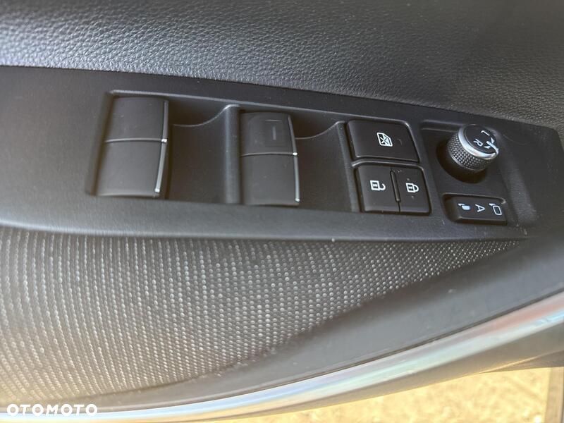Toyota Corolla 1.8 Hybrid Comfort - 12
