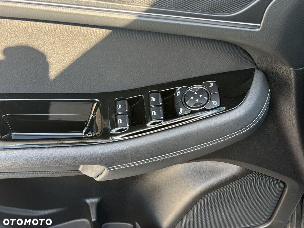 Ford S-Max - 11