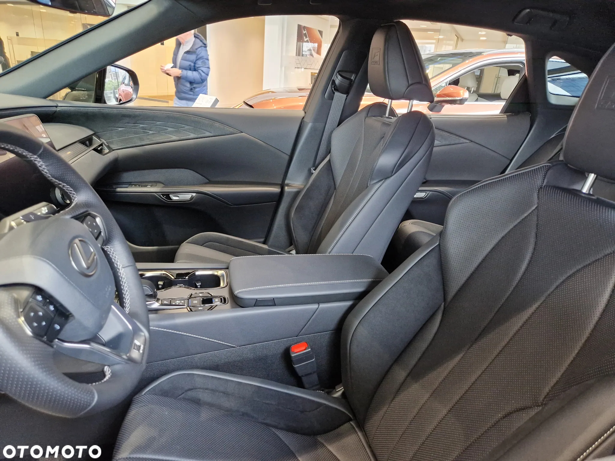 Lexus RX 500h F Sport Edition - 8