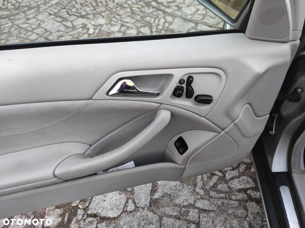 Mercedes-Benz Klasa C 230 - 23