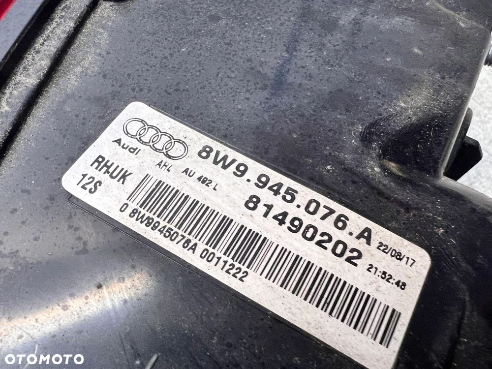 LAMPA PRAWY TYŁ W KLAPĘ AUDI A4 B9 AVANT 8W9945076A - 9