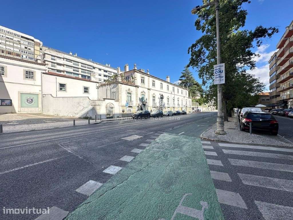 Loja com 6 lugares de parqueamento, 2 wc, na Alameda Linha Torres - Grande imagem: 2/30