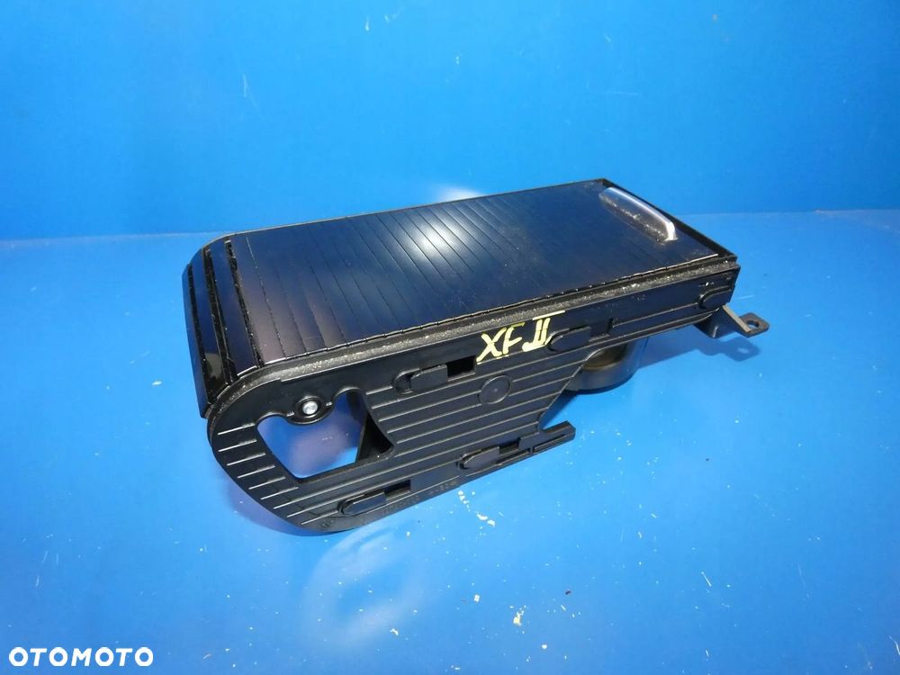 JAGUAR XF X260 SCHOWEK ROLETKA UCHWYT NA KUBKI - 1