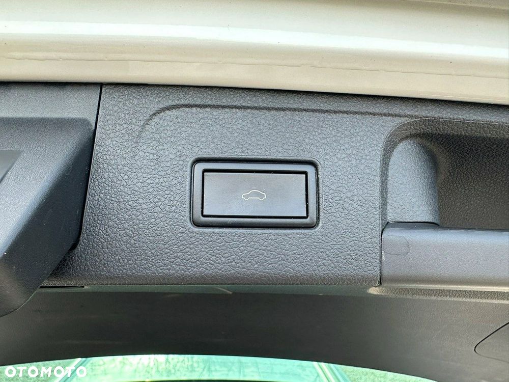 Volkswagen Passat - 11